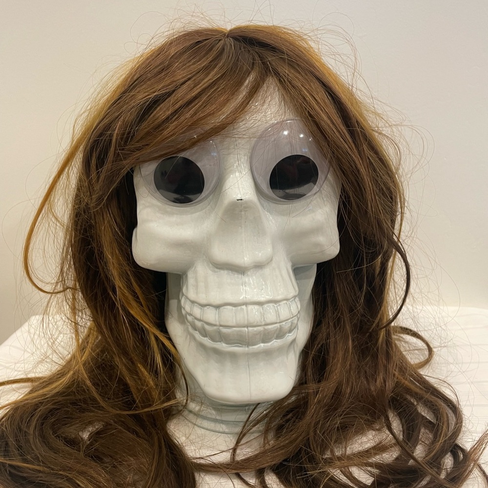 Brunette wig with highlights